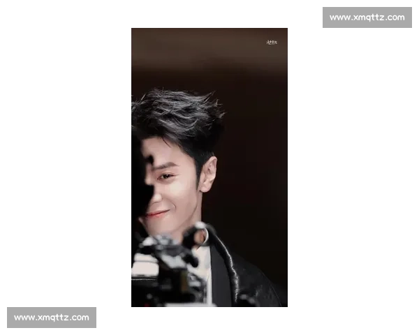 陈哲远泰国见面会 C 位登场，与高层合影尽显国际巨星风范